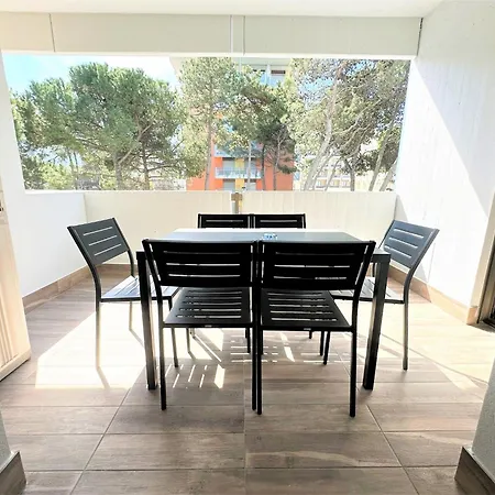 Apartment Stylish Flat With Pool Access *