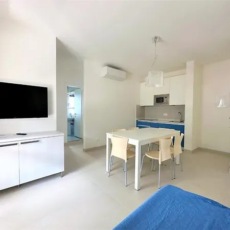 Stylish Flat With Pool Access