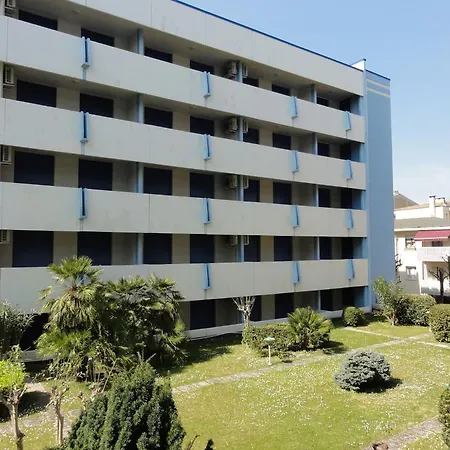 Stylish Flat With Pool Access * ビビオーネ