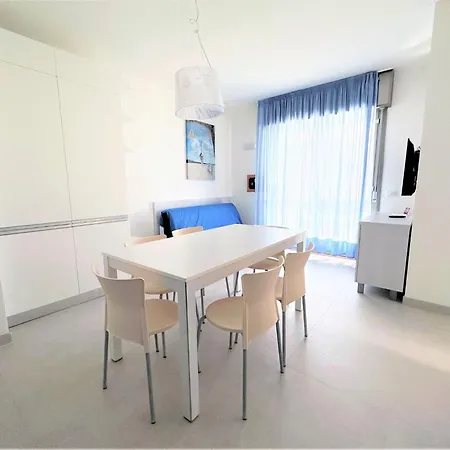 Stylish Flat With Pool Access Бібіоне