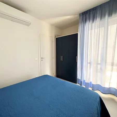 Апартаменти Stylish Flat With Pool Access Бібіоне