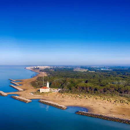 Stylish Flat With Pool Access Апартаменти