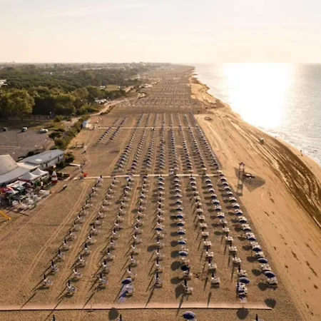 Stylish Flat With Pool Access * Бібіоне